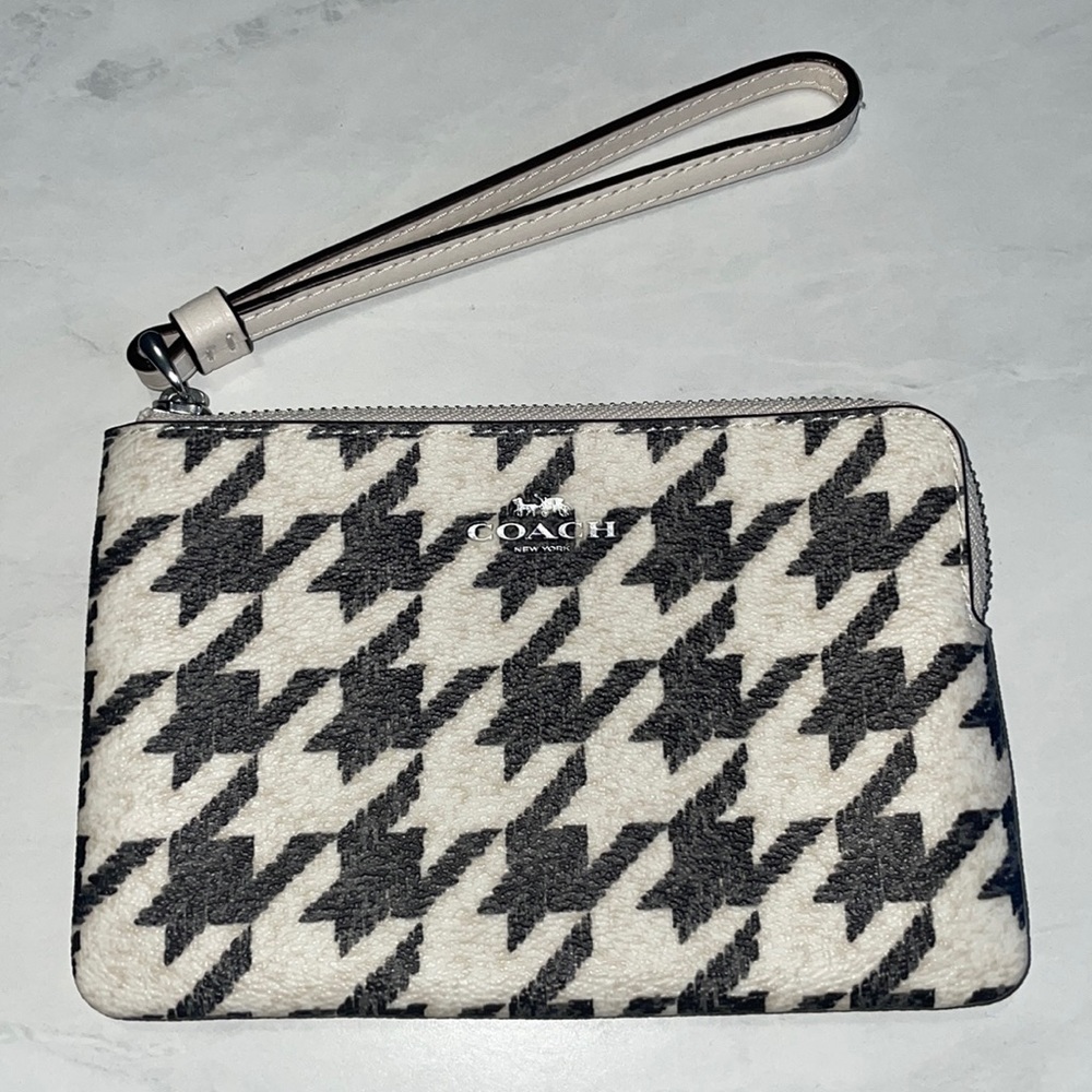 NWT Coach Houndstooth Wristlet